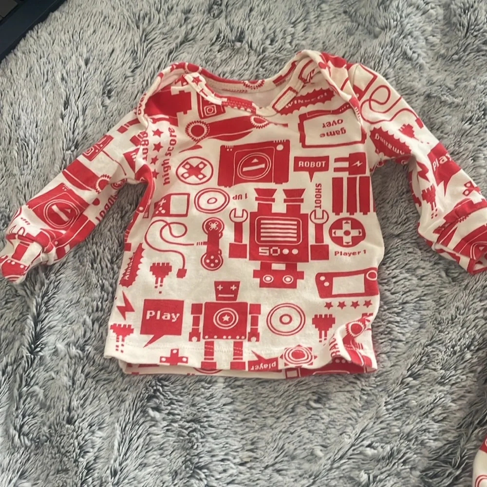 Ever and ever brand newborn baby pajamas. Pants and top. High-quality. Like new. - Picture 3 of 4